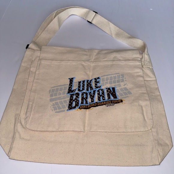 Luke Bryan Messanger bag tour of 2013 - Picture 3 of 8